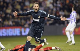 蓝鲸体育直播-守门员与后卫联动表现:世俱杯球队协防配合全景观察